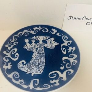 NEW Royal Copenhagen Mother's Day Mors Dag blue white porcelain plate 1972 new